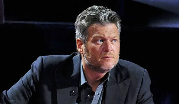 Blake Shelton playing guitar